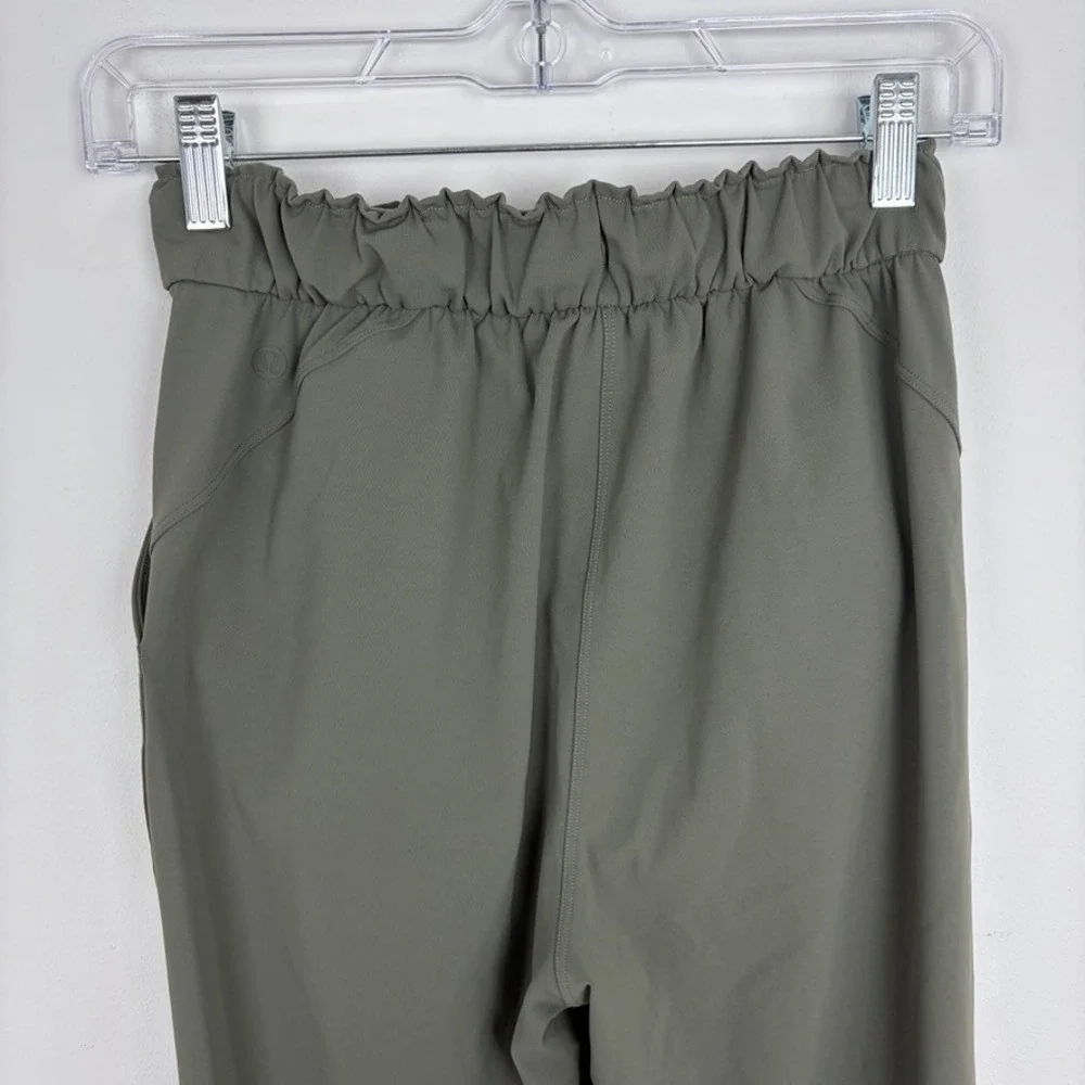 Lululemon Keep Moving Crop 23 Grey Sage Luxtreme High Rise Athleisure Size 2
